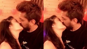 Indian beauty Gehana Vashisth passionately kissing her boyfriend