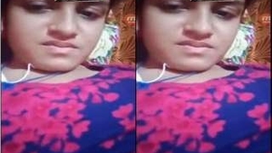 Watch a beautiful Indian girl pleasure herself with her fingers