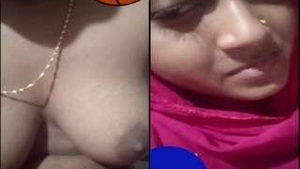 Desi beauty flaunts her body on video call