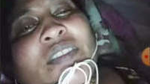 Desi MILF flaunts her curves on VideoCALL