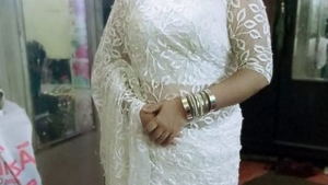 Sensual mature woman from Bangladesh performs in video