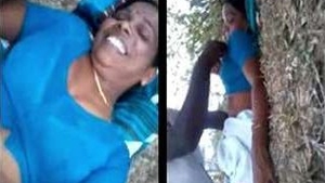 Desi bhabhi gives a blowjob in the open air