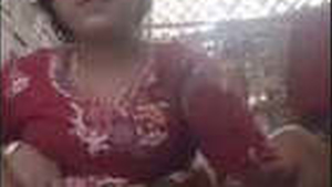 Curvy hillbilly babe pleasures herself with her hands