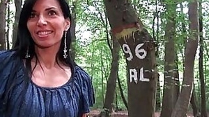 Georgous amateur exhib milf gets rendez vous in a wood before anal sex at home