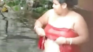 tamil aunty bath