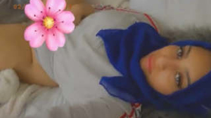 A stunning Pakistani woman in hijab reveals herself