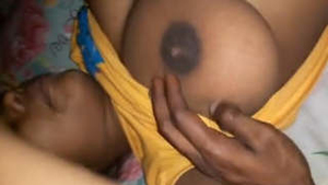 Indian wife fondles her boobs in explicit video