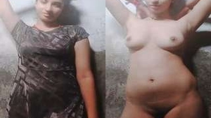 Desi babe strips down for cash and flaunts her fully naked body