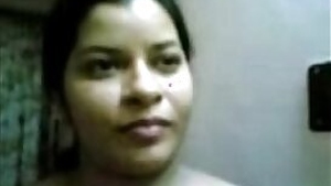 Big Boobs Lady Showing her Body