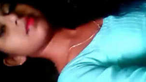 Desi beauty Sopna fondles her breasts in seductive display