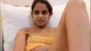 Dirtysnowball pleasures herself with Ohmibod toy in her intimate area