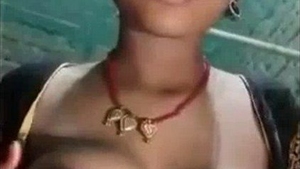 Bhabhi keeps her promise and delivers a seductive performance in video