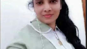 Sizzling Lankan beauty performs in erotic show