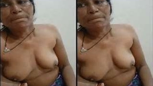 Mature Bhabhi satisfies her partner with a blowjob
