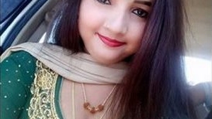 Adorable girl sends MMS of herself