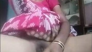 Telugu Bhabhi indulges in solo play in this video