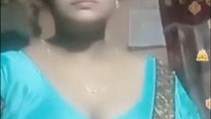 Indian housewives put on a hot show with anal stimulation