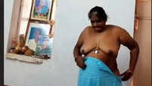 Tamil aunty in sexy clothes teases in public