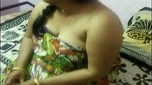 Telugu bhabhi indulges in porn movies