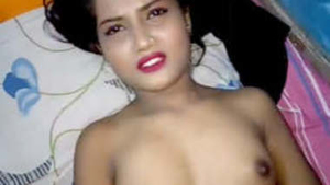 Desi teen's tight pussy gets penetrated in steamy video