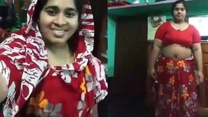 Married woman in saree flaunts her big ass and pussy for her unsatisfied husband