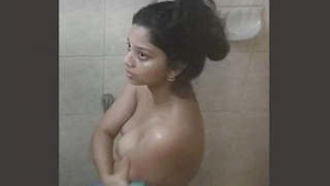 Desi girl Bain's stepbrother captures her in the bath