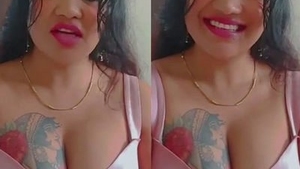 B-grade actress Soniya Maheshwari flaunts her massive cleavage in a seductive performance