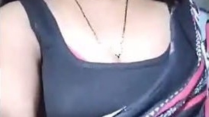 Bhabhi revealing her voluptuous breasts in an enticing way