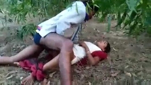 Desi babe gets outdoor sex in village video