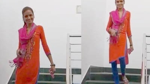 Desi teen shows off her sexual skills in a steamy video