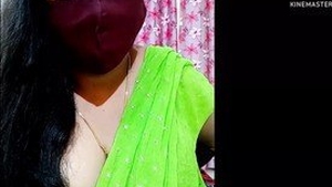 Indian aunty's sensual curves on display