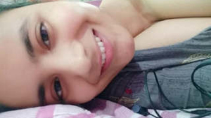 Desi girl records nude selfie for her lover