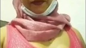Aunty Tia's hijab and pakistani accent in erotic video