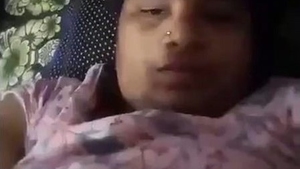Mature bhabhi shows off her curves in a steamy video
