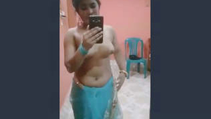 Desi girl teases her lover by stripping off her saree