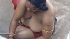 Mature bhabhi takes a bath in the backyard