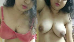 Desi babe flaunts her XXX boobs in nude poses