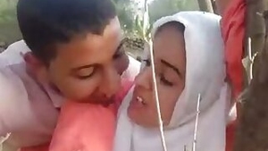 Paki teen couple?s outdoor romance