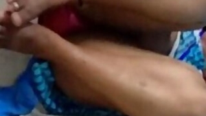 Desi Aunty Giving Handjob