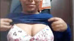 Cute Desi indian girl Shows Boobs Pussy