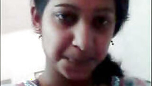 desi indian girl showing her thick pussy