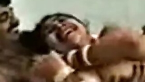 Bangali bahu ne apne jeth se bathtub mai chudai ki