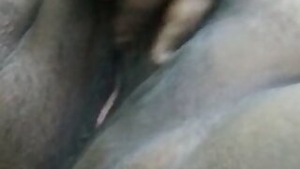 Desi bhabi very hot fingering
