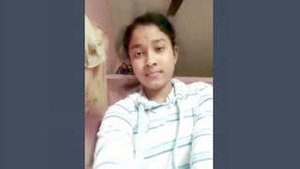 Full-length video of cute Indian girl exposing her breasts and pussy