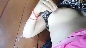 Bhabhi indulges in a solo pleasure session in high definition