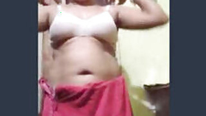 Sexy Indian Unsatisfied Boudi Showing And Fingering