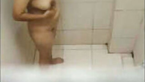 Desi Bhabhi bath captured