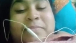 Curvy Indian beauty on webcam
