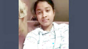 Cute indian Girl Showing her Boobs and Pussy Full Clip