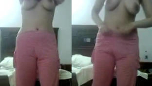 Pratibha, a desi girl, bares all for her long-distance lover in this intimate self-shot video
